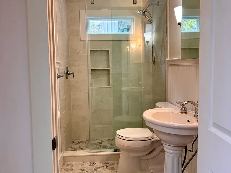 21 Diving St — Photo 8