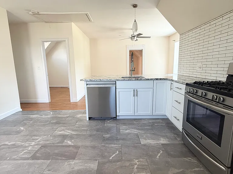 71 Morris Ave #2 — Photo 2