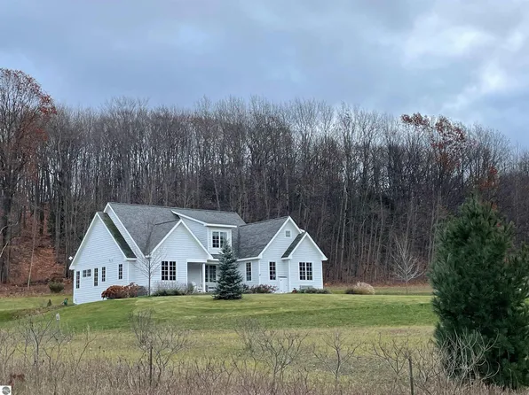 667 S French Rd, Lake Leelanau, MI 49653