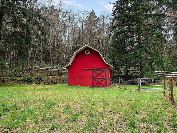 5th image of 5805 E Sooke Rd