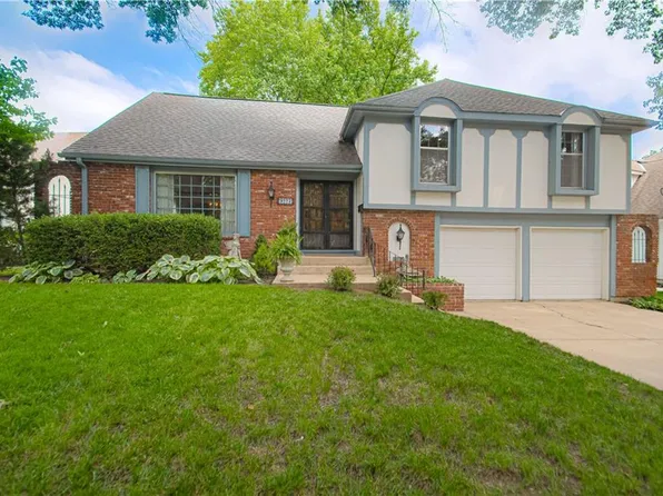 9223 England St, Overland Park, KS 66212