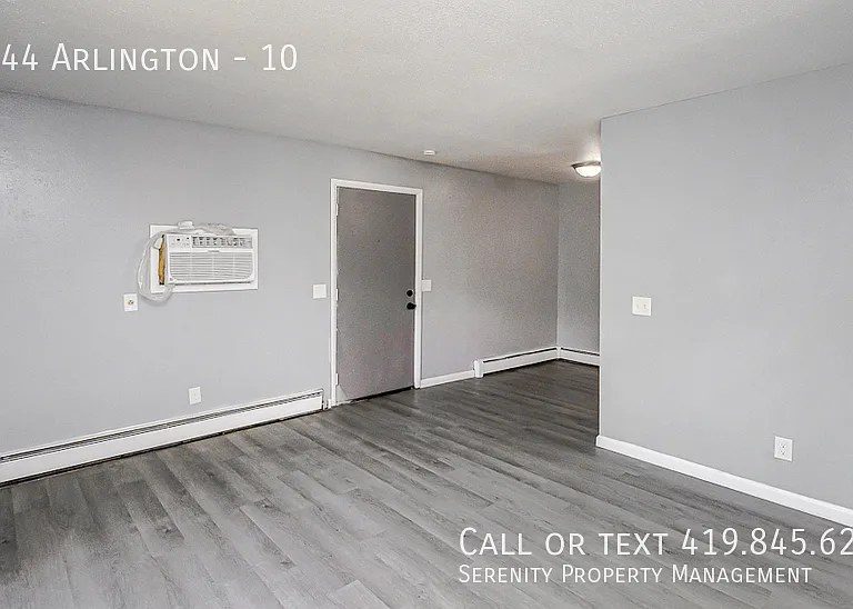 2044 Arlington Ave #10 — Photo 2
