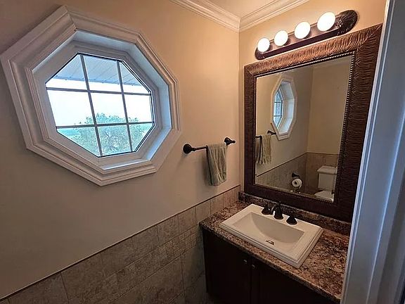 3rd image of 840 Cave Hollow Ln