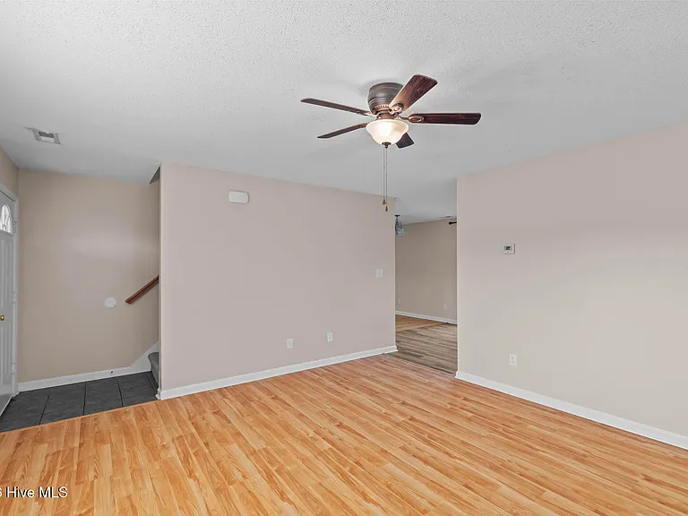 303 Mann St — Photo 9