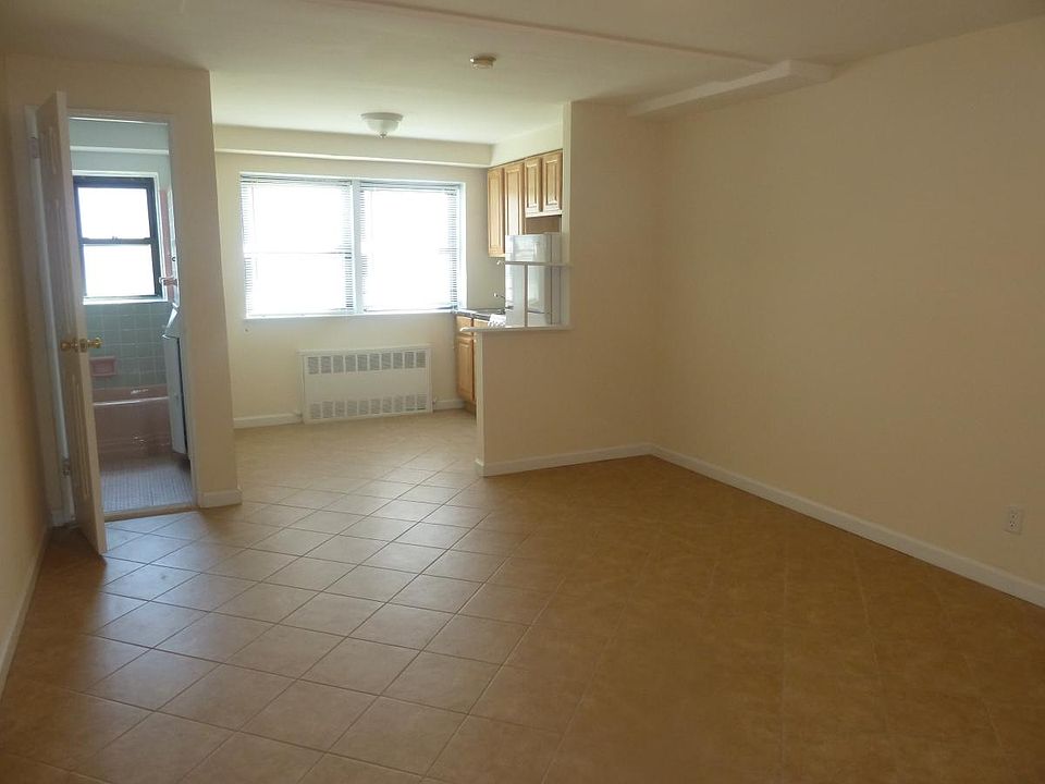 1st image of 570 E Broadway