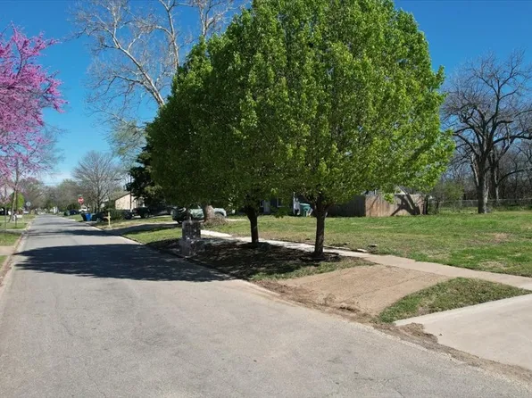 615 S Maxey St, Sherman, TX 75090