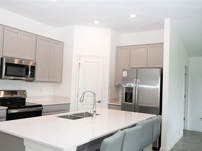 707 Staffora St — Photo 8