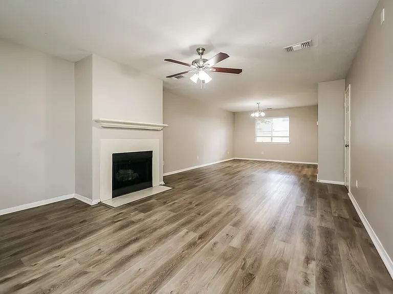 18450 Hollow Oaks Cir — Photo 4