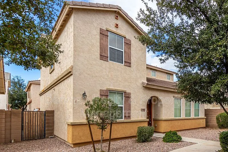 3 bed, 3.0 bath, 2021 sqft, $2,095 — Photo 4