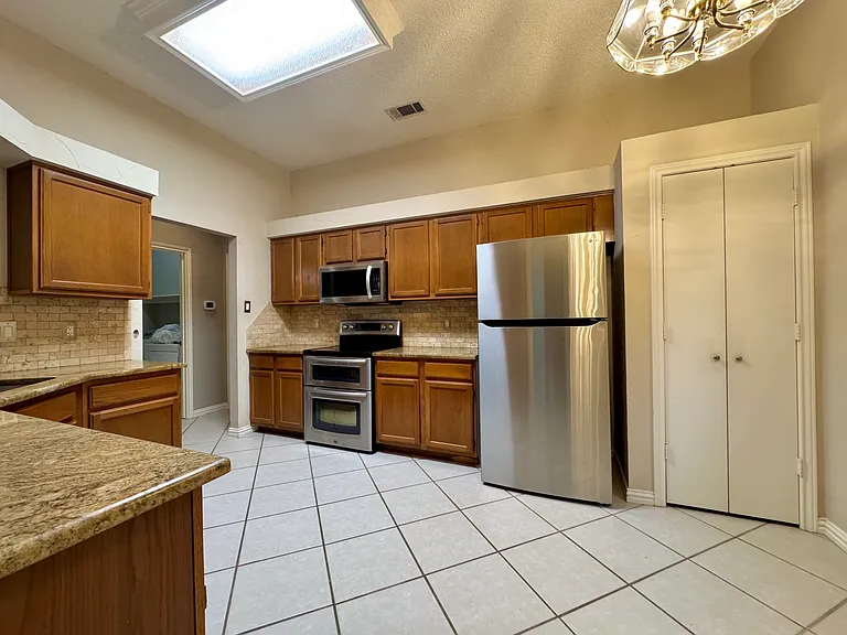 1913 Pine Ridge Dr — Photo 9