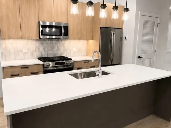 904 W Dakin LLC