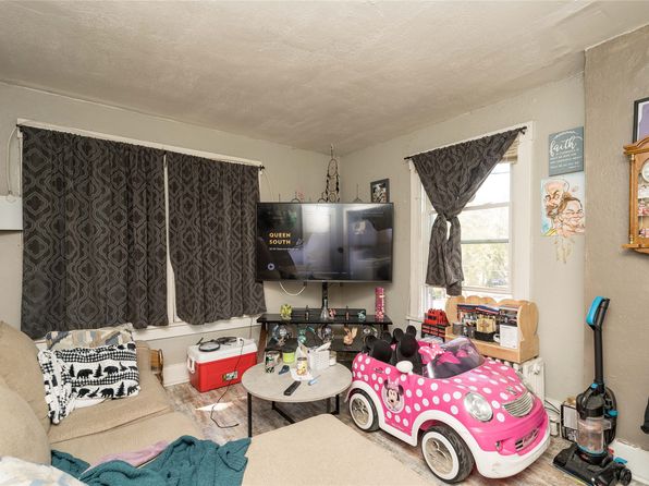 des-moines-iowa-251547626 picture