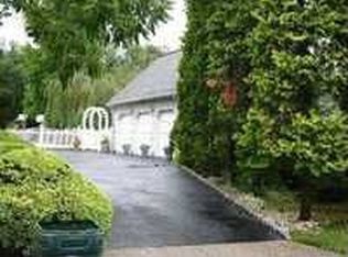 12 Lemark Ct, Setauket, NY 11733