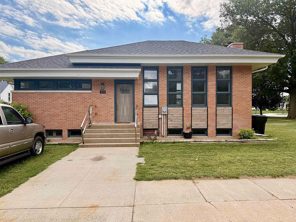 1st image of 215 Blaine St