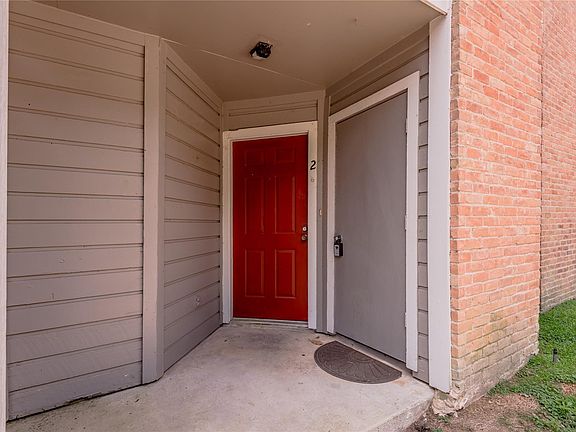 5th image of 2401 Sycamore Ave APT C2