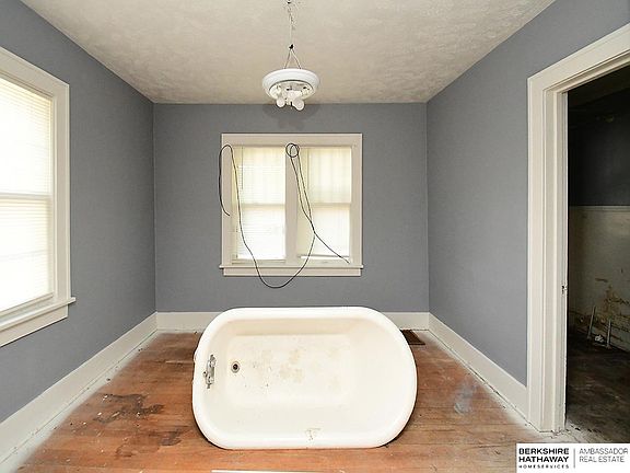5th image of 5039 Corby St