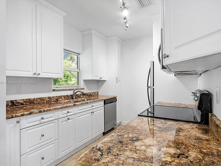 8826 Emerson Ave — Photo 7