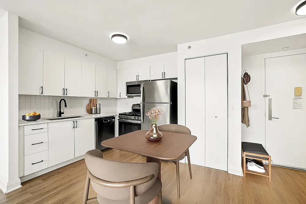 800 6th Avenue — Photo 3
