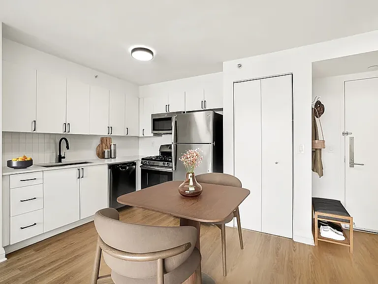 800 6th Ave #27F — Photo 3