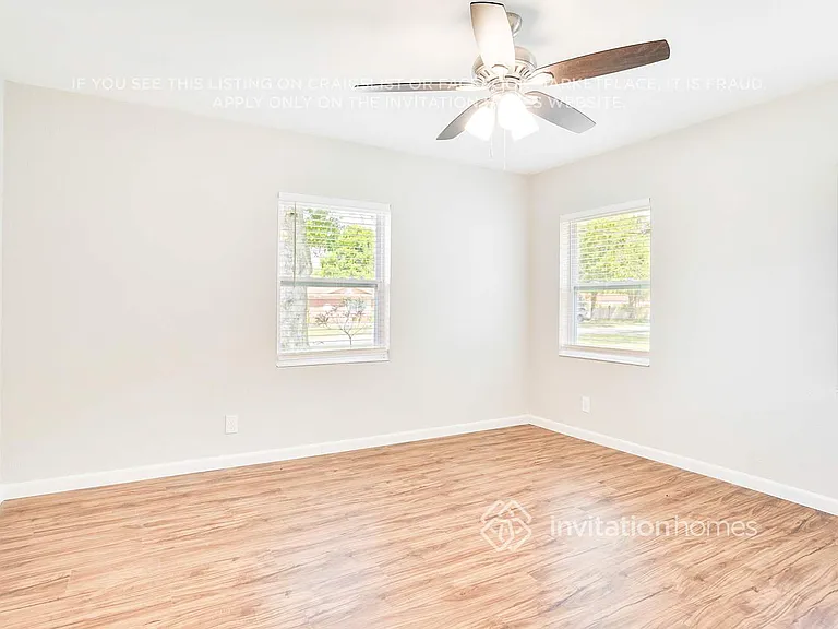 1115 N Powers Dr — Photo 11