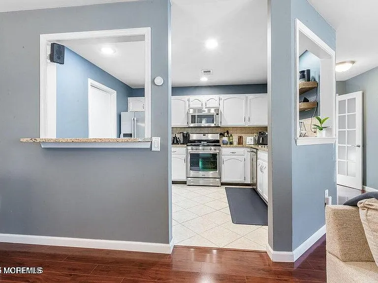 334 Mayfair Pl — Photo 3