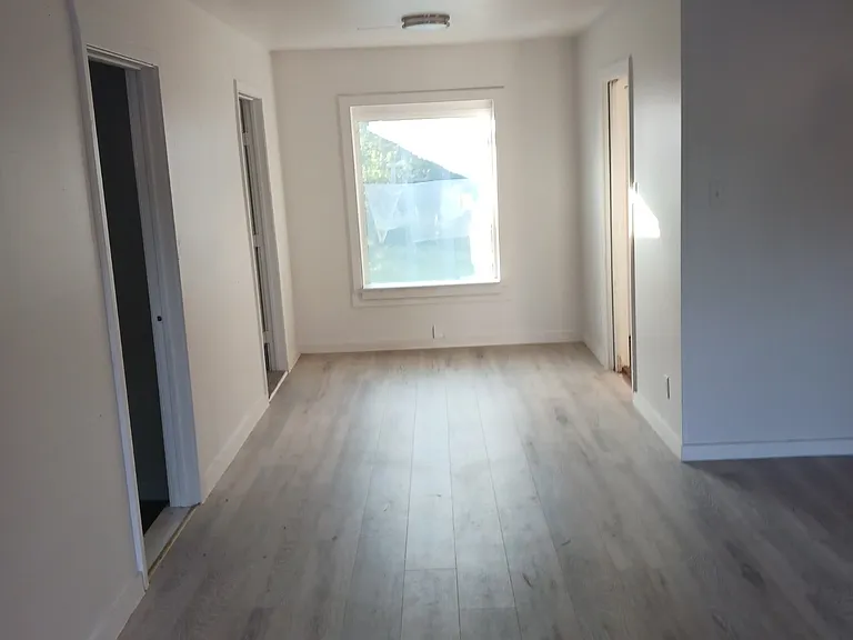 910 Erwin Ave — Photo 5