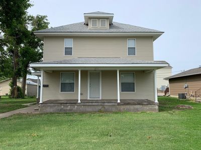 202 E 5th St, Hays, KS, 67601