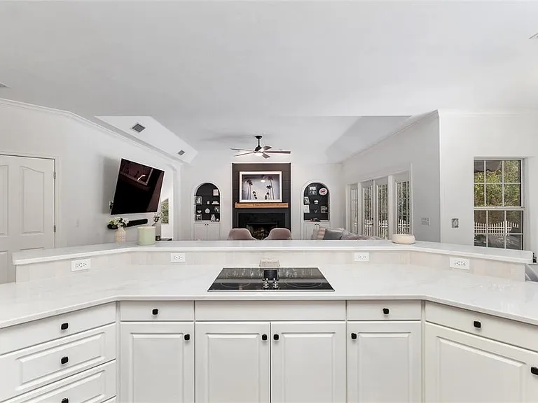 11121 NW 15th Pl — Photo 19