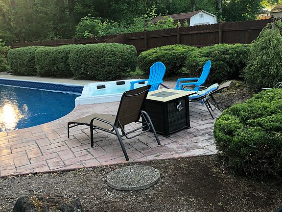 5th image of 1410 Birch Dr