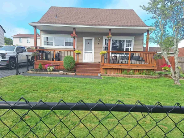 4 Elmdale Cres, Halifax, NS B3R 2G5