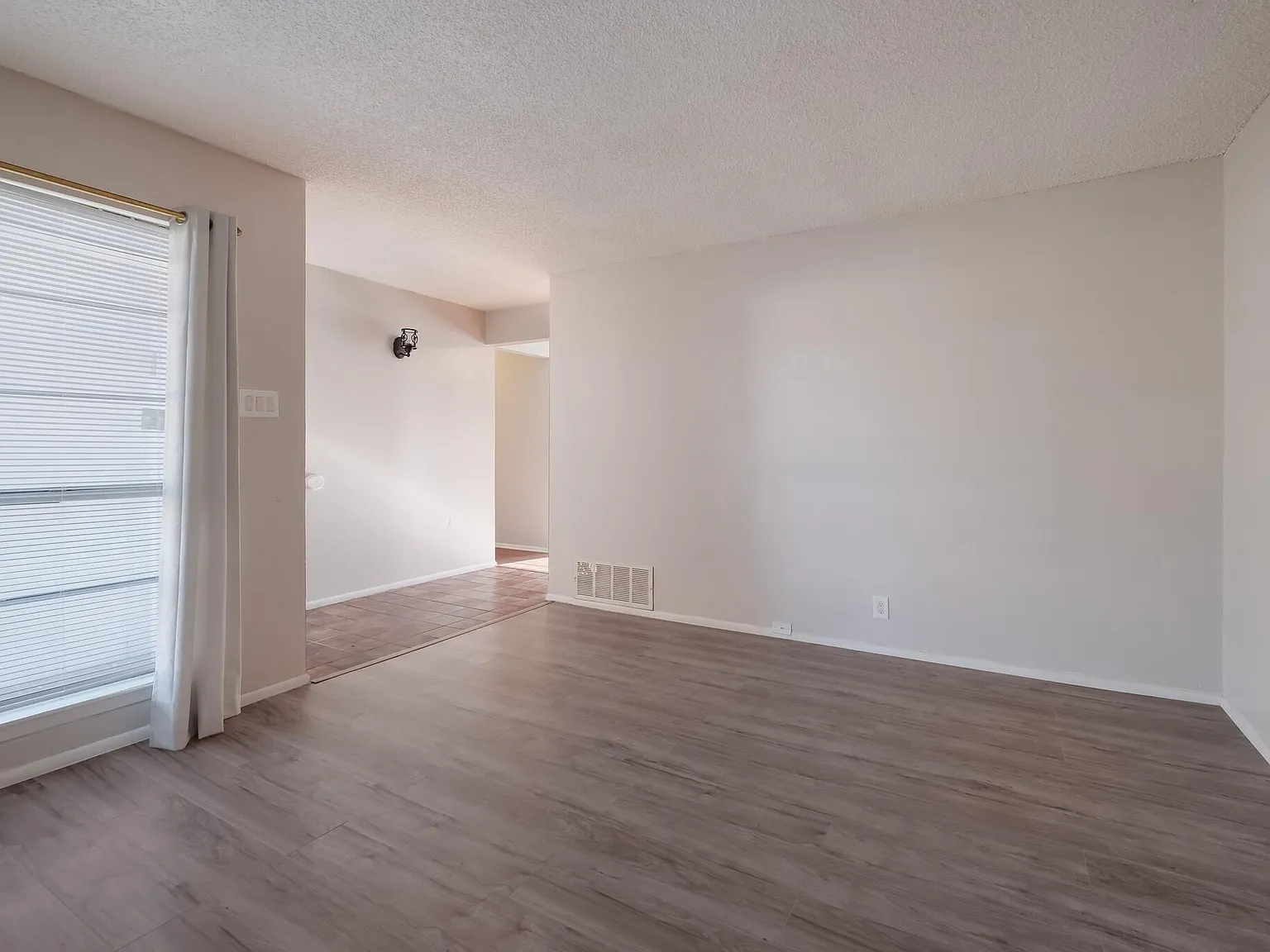 3 bed, 1196 sqft, $1,625 — Photo 4