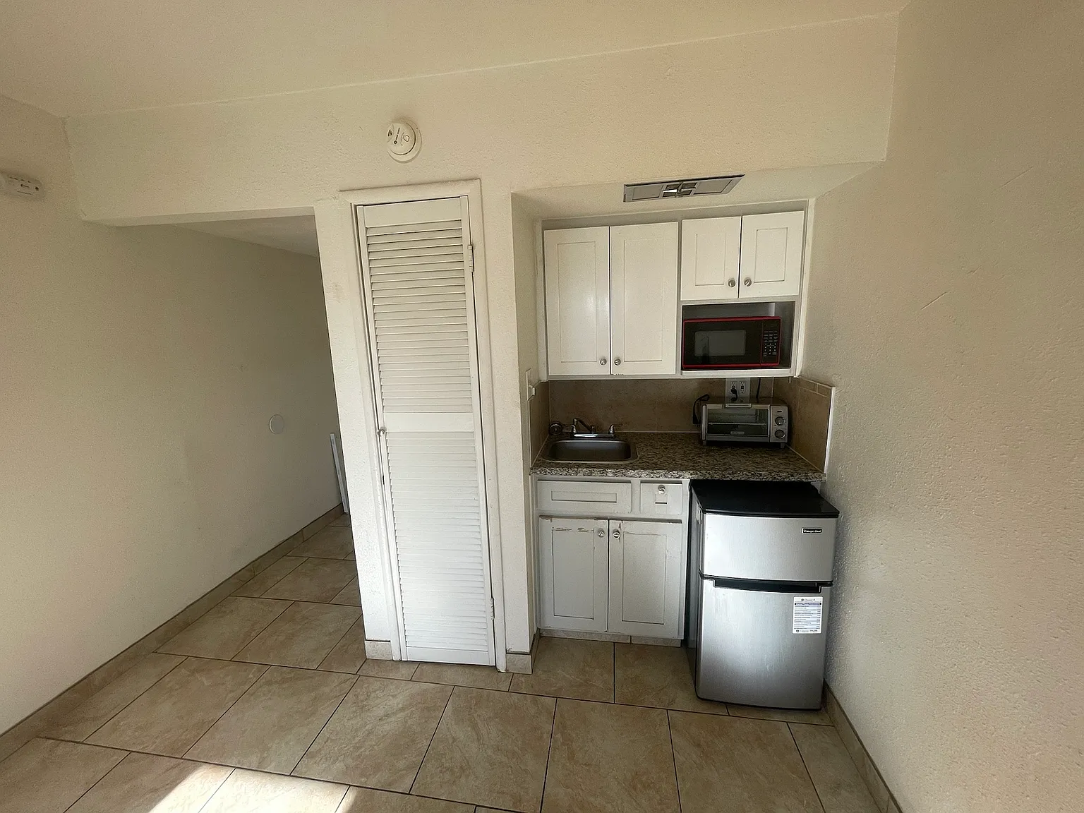 2602 N Fresno St — Photo 2