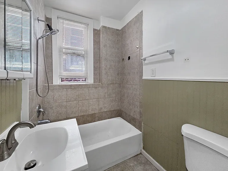 1712 W 35th St #2F — Photo 6