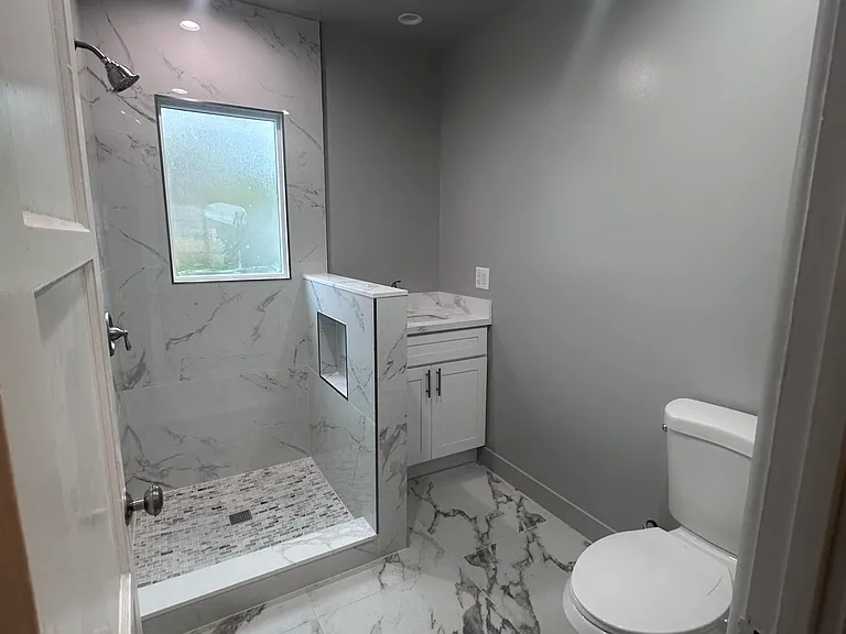 1810 W Alameda Ave #B — Photo 3