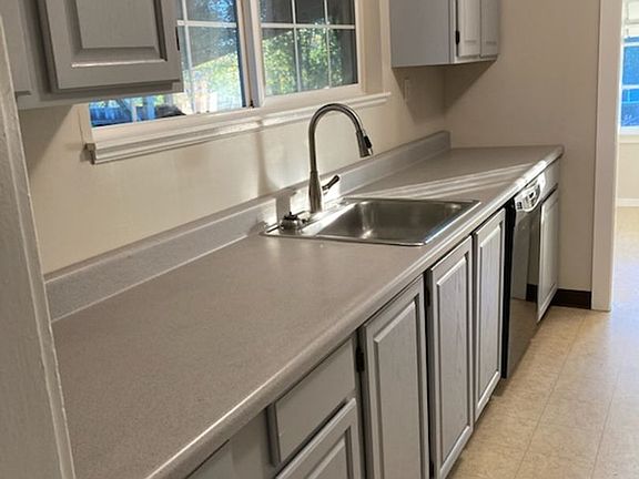 4th image of 720 Prince Ave