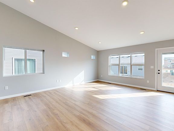 5th image of 2512 Landmark Dr NW