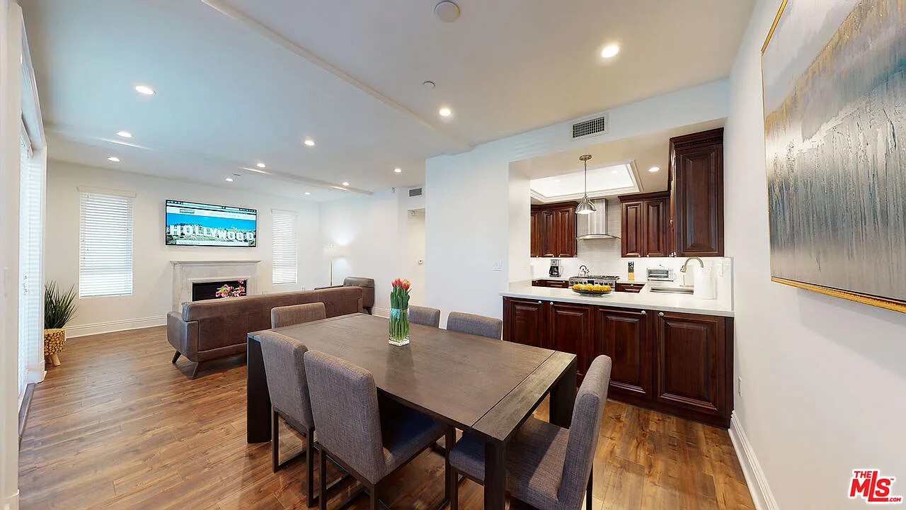3 bed, 2.5 bath, 1496 sqft, $7,800 — Photo 1