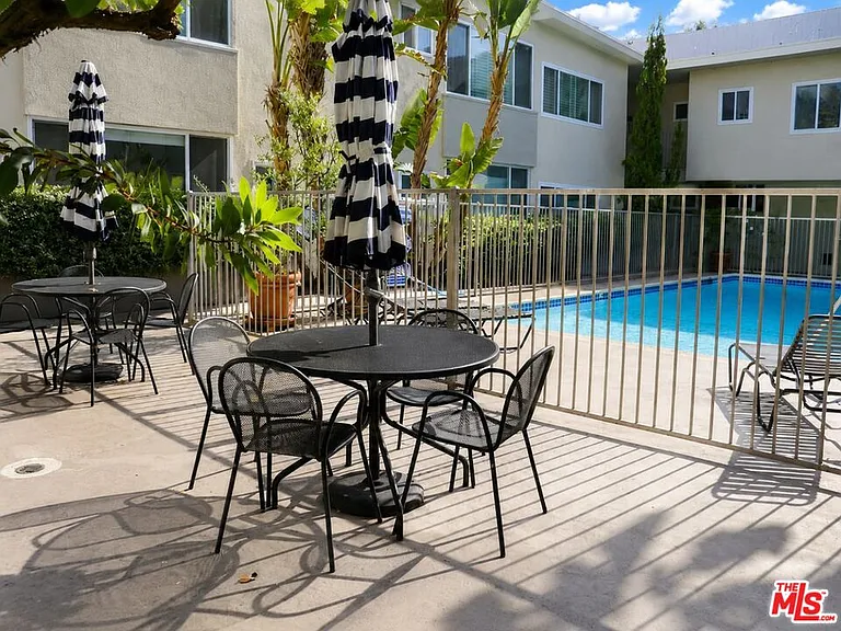 1525 N Hayworth Ave #107 — Photo 5