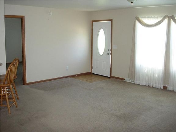 5th image of 336 Laurel Ave