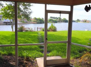 429 SE 4th Pl, Cape Coral, FL 33990