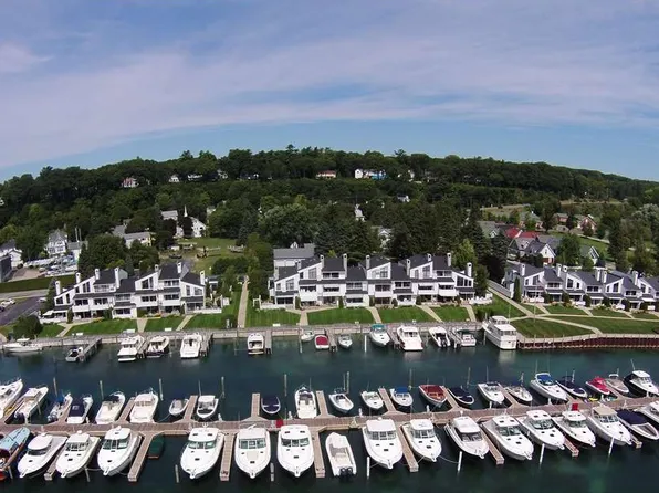 526 E Bay St APT 11, Harbor Springs, MI 49740