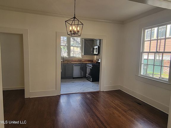 4th image of 34 Orange Ave