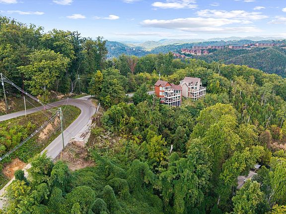 5th image of 430 Greystone Heights Rd