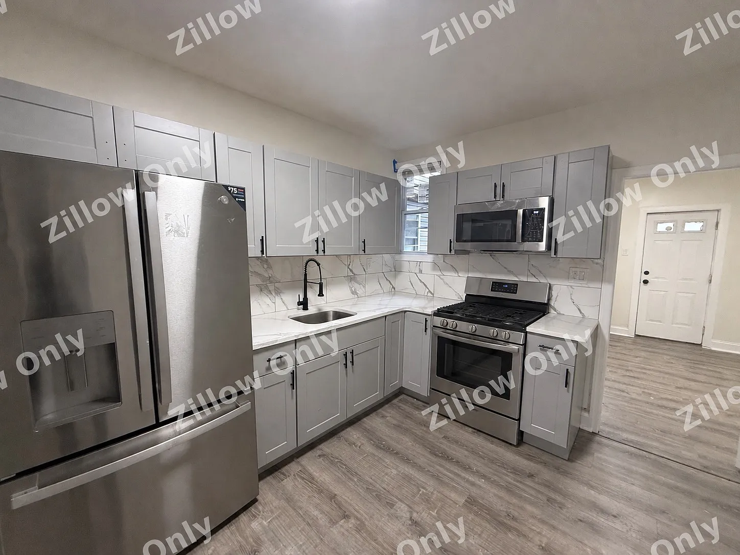 4 bed, 1112 sqft, $1,899 — Photo 2