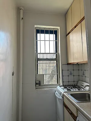 Rented by Eric Goodman Realty Corp | media 8