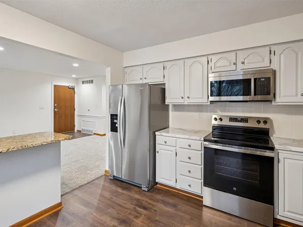 1100 50th St Unit 2102, West Des Moines, IA 50266