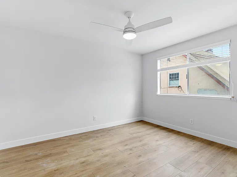 1922 S Hobart Blvd #9 — Photo 17