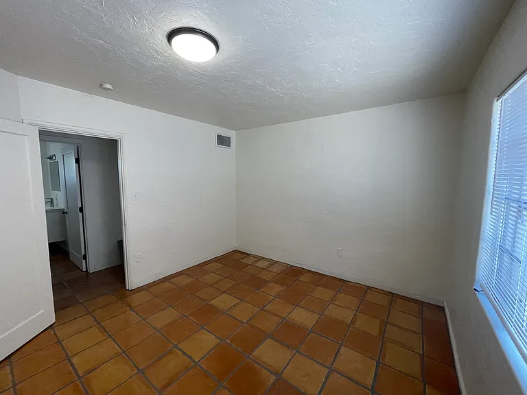 318 N Fremont Ave — Photo 13