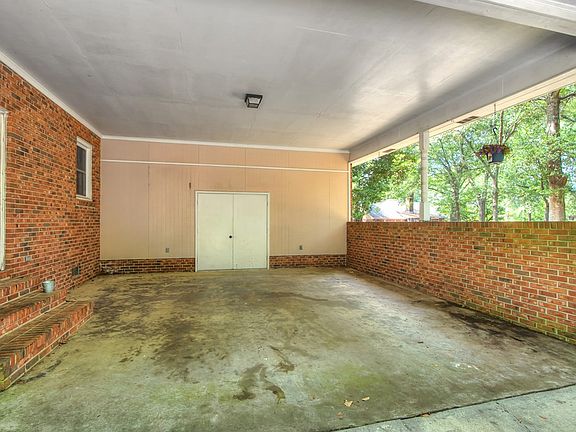 4th image of 1210 Kentwood Dr
