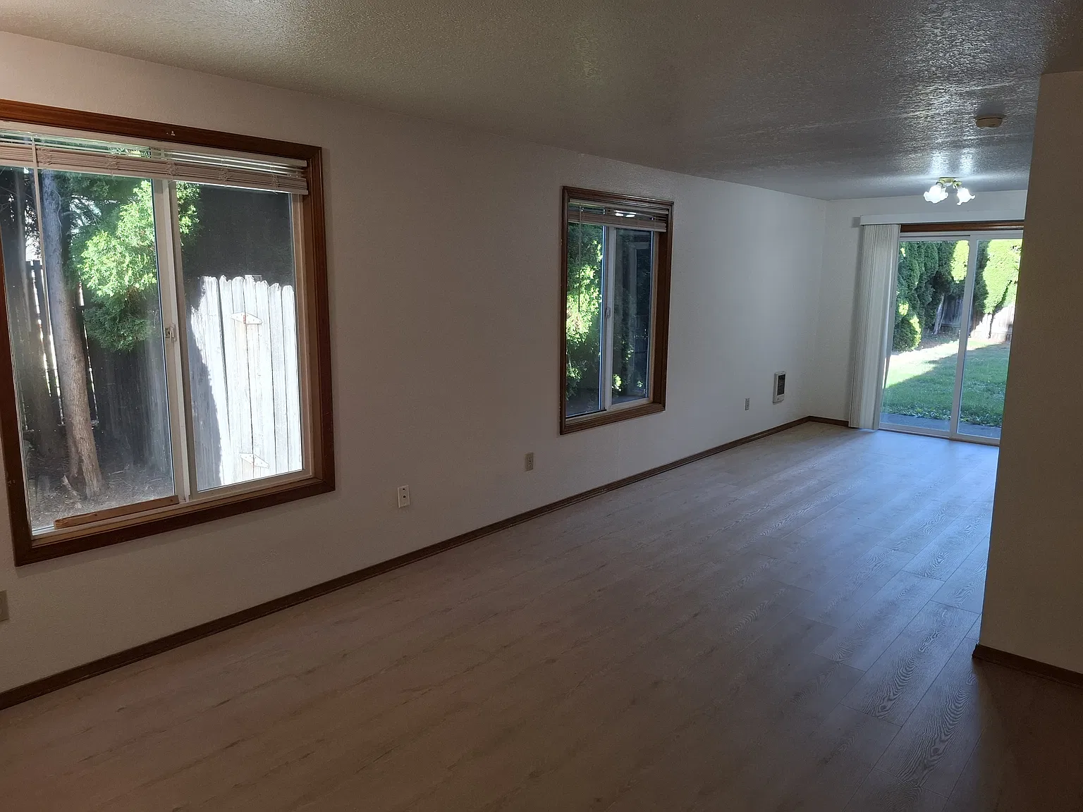 3 bed, 2.5 bath, 1180 sqft, $2,100 — Photo 3